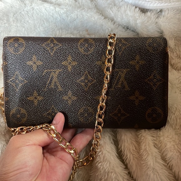 🚨SOLD🚨Louis Vuitton monogram Classic Sarah bifold wallet. Serial# M11914 - Picture 3 of 5